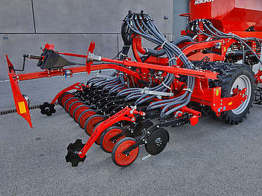 TurboDisc or TurboEdge seed coulters can be selected