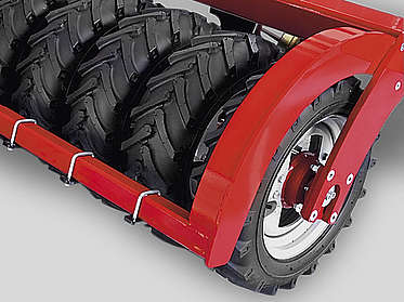 Flexible tyre packer with tires with AS-profile